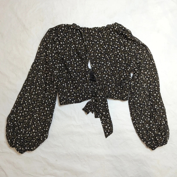 Revamped Black Floral Flowy  Long Sleeve Open Tie Back Crop Top Woman M Boho - Picture 2 of 6